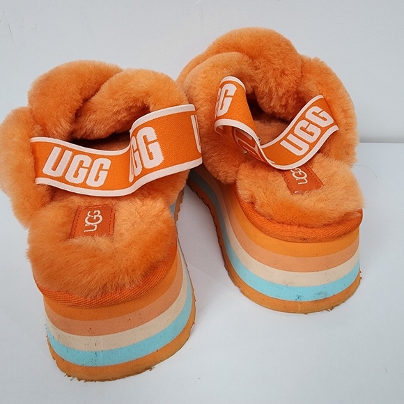 UGG Women's Fluffy Orange Platform Sandals, Size 6 - Picture 8 of 8